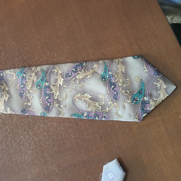 Purple ties - Picture 2 of 5